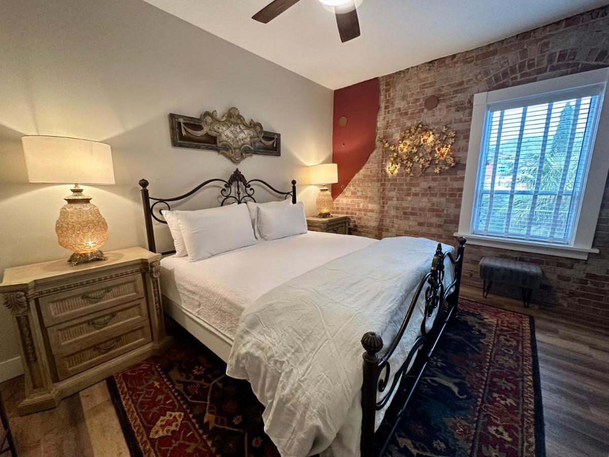 Bisbee Brownstone Suites Exterior foto